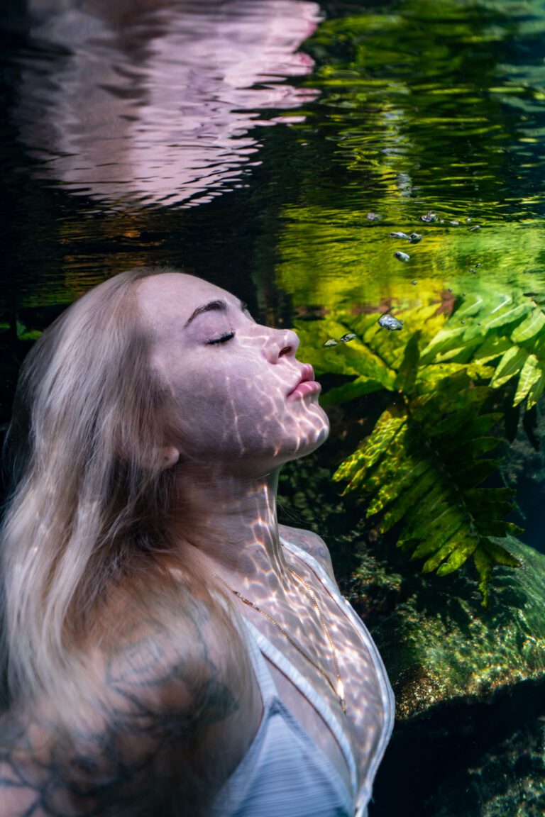 underwater photoshooting in cenotes in Tulum and playa del carmen