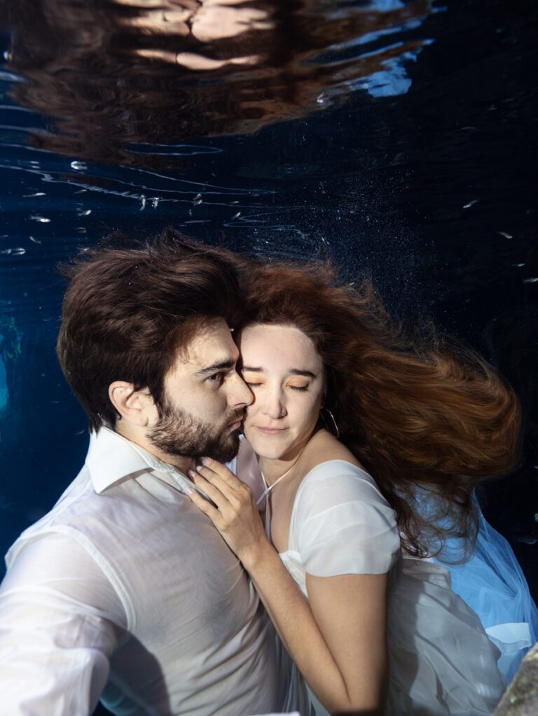 Underwater-cenote-photoshoot-couple