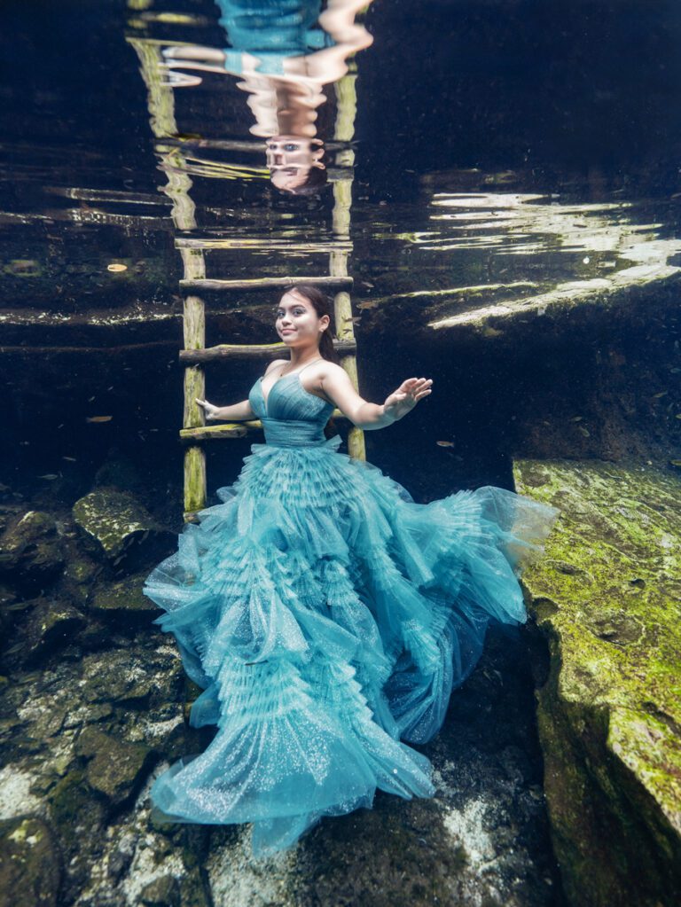 Underwater-photographer-playa-del-carmen