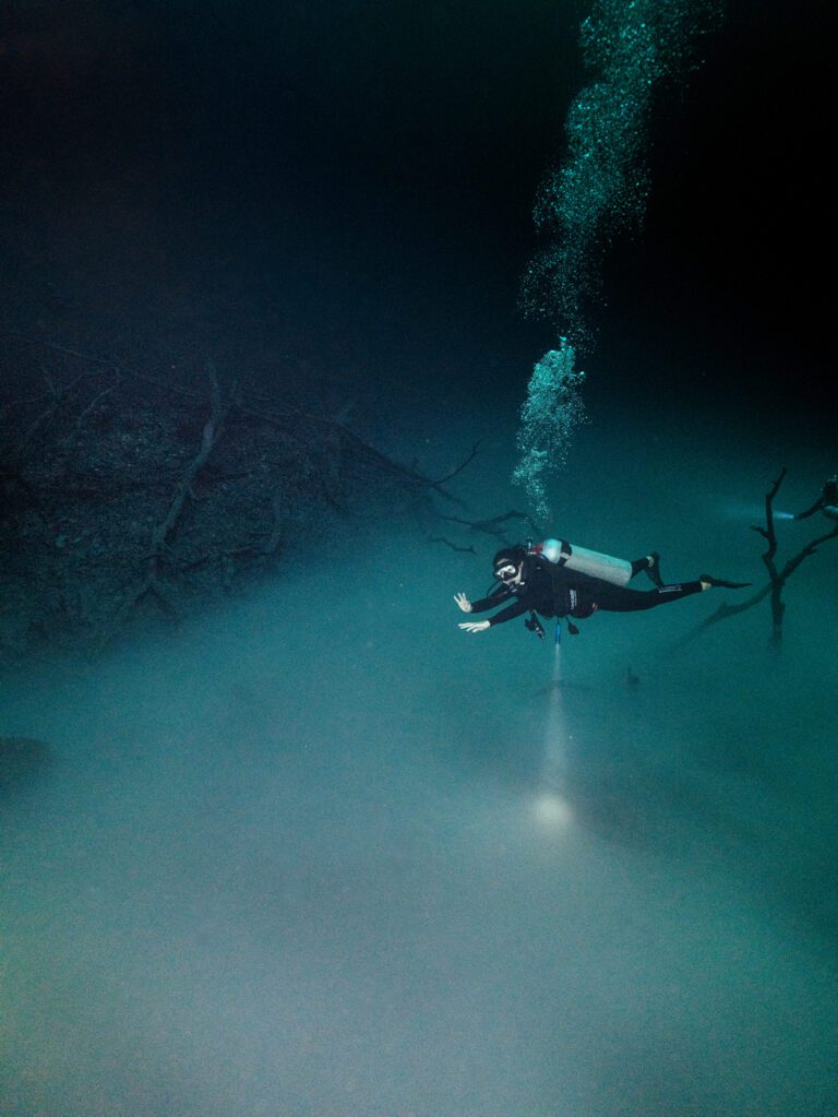 scuba-diving-angelita-cenote-photography