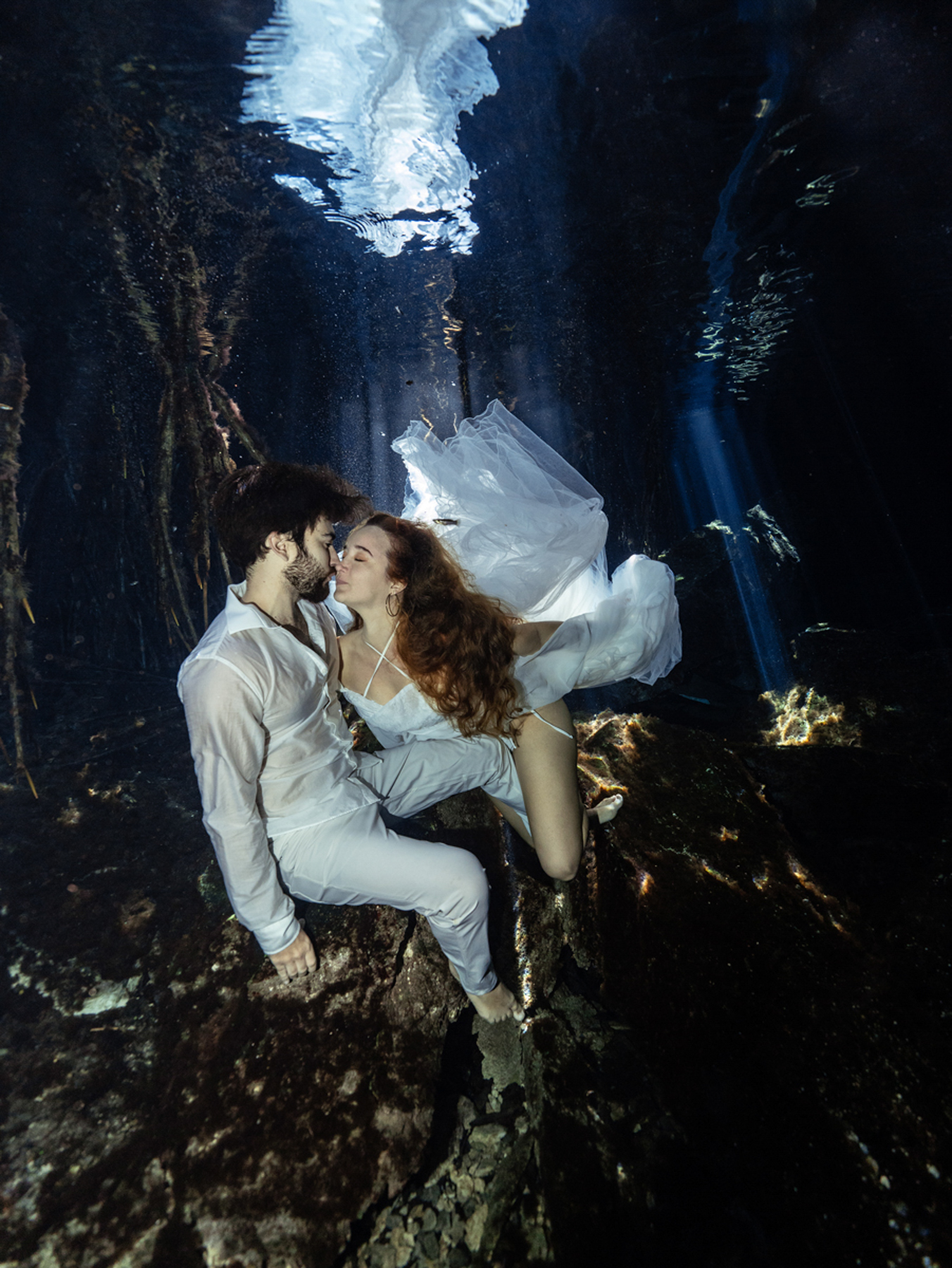Underwater-cenote-couple-photoshoot