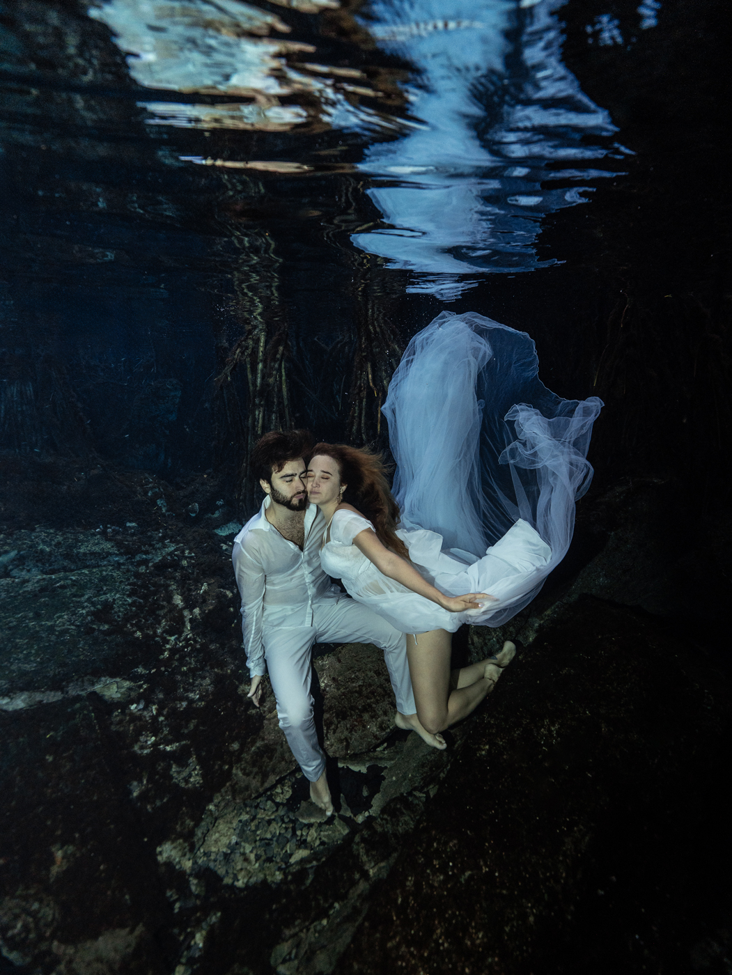 UNDERWATER-COUPLE-PHOTO-SESSION-TULUM