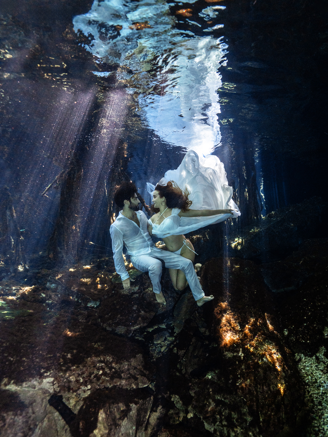 UNDERWATER-TRASH-THE-DRESS-TULUM